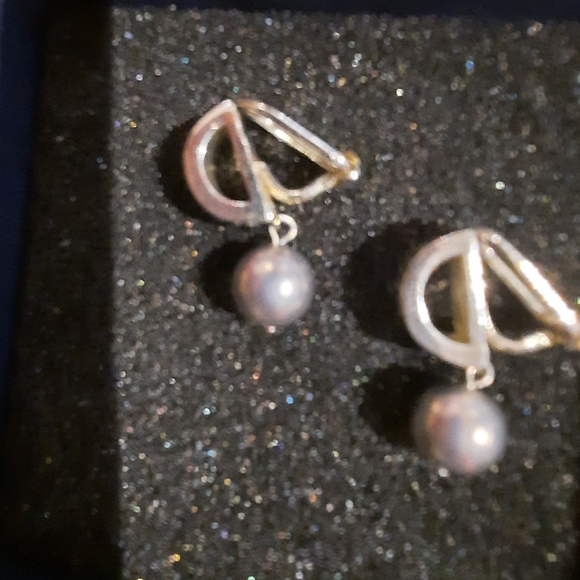 AUTHENTIC MARCASITE STERLING SILVER Grey pearls NON PIERCED CLIP ON EARRINGS - Picture 1 of 5